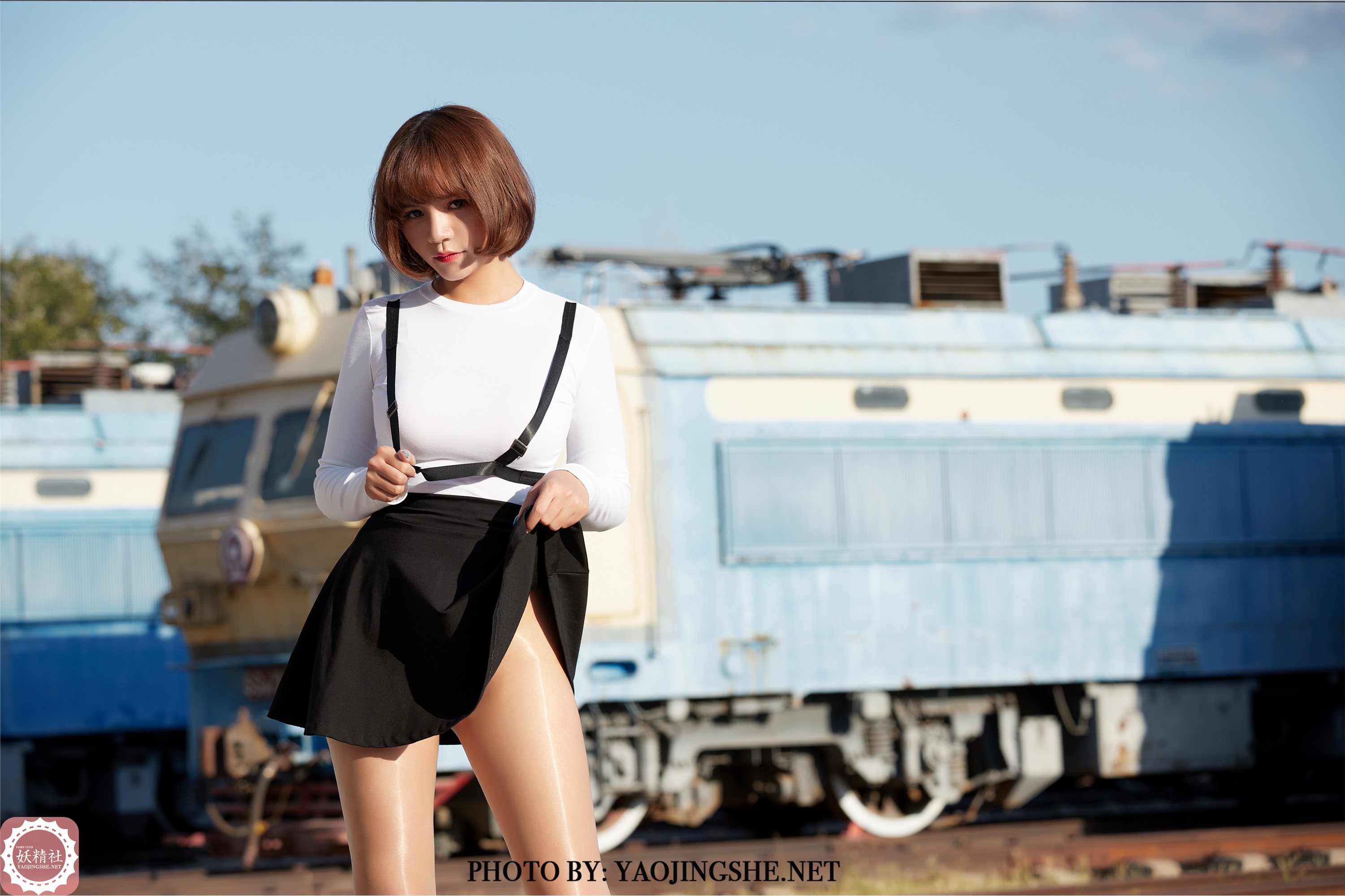 妖精社  2020.11.28 T2042《逆光车站》唐飞飞